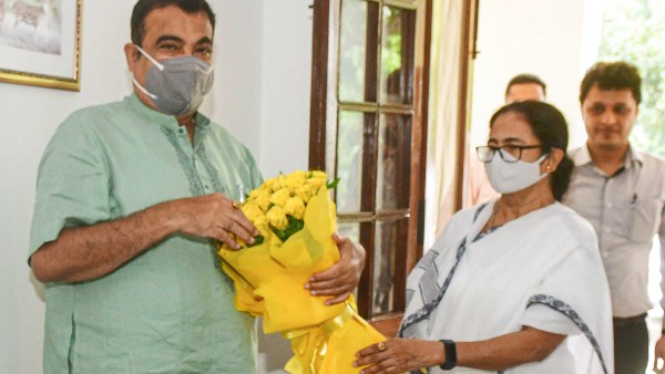 মোদী ছাড়াও কেন্দ্রীয়মন্ত্রী গড়করি সকাশে মমতা