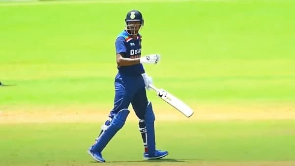 চালিয়ে খেললেন পান্ডিয়া-মনীশ চালিয়ে খেললেন পান্ডিয়া-মনীশ