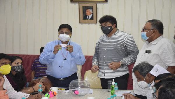 কে কোন গ্রুপে কে কোন গ্রুপে