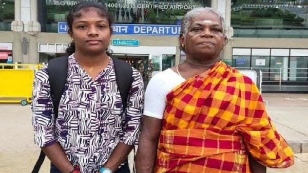 বেড়ে ওঠা দিদার কাছে বেড়ে ওঠা দিদার কাছে