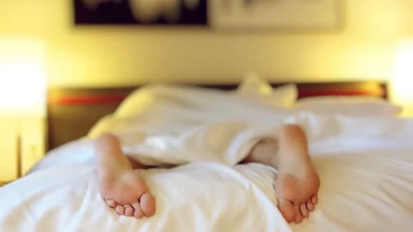 কাজ করতে করতে ঘুম কাজ করতে করতে ঘুম