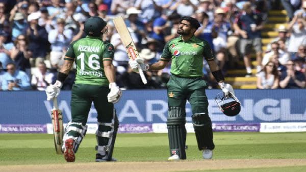 বিরাট-আমলা-ওয়ার্নারদের টপকালেন বাবর বিরাট-আমলা-ওয়ার্নারদের টপকালেন বাবর