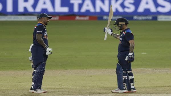স্মরণীয় অভিষেক স্মরণীয় অভিষেক
