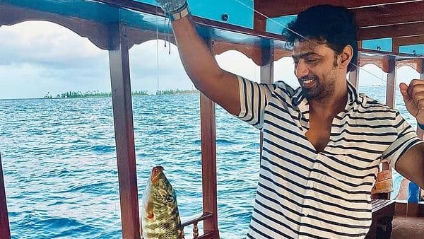  মাছ ধরলেন দেব