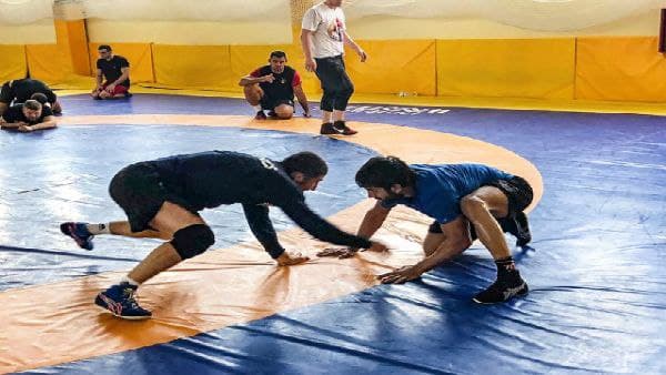 কুস্তিতে ৩ কুস্তিতে ৩