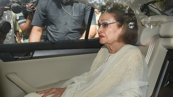 হোটেল থেকে সন্তানদের নিয়ে কোথায় ওঠেন কৃষ্ণা? হোটেল থেকে সন্তানদের নিয়ে কোথায় ওঠেন কৃষ্ণা?