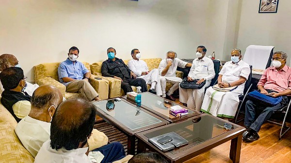 পেগাসাস ইস্যুতে একজোট বিরোধীরা পেগাসাস ইস্যুতে একজোট বিরোধীরা