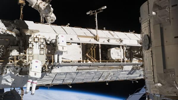 ground sensors এই ঘটনা প্রথম ধরতে পারে! ground sensors এই ঘটনা প্রথম ধরতে পারে!