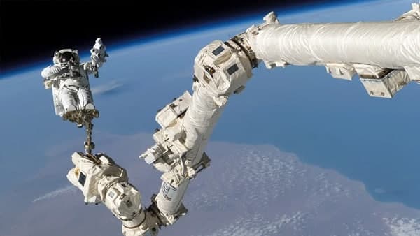 জরুরি অবস্থা ঘোষণা করা হয় Spacecraft-এ জরুরি অবস্থা ঘোষণা করা হয় Spacecraft-এ