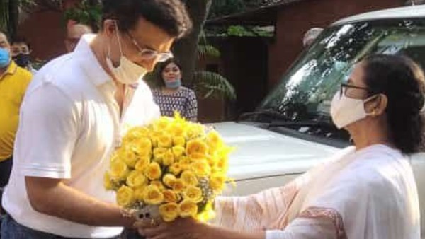 সৌরভের বাড়িতে মমতা সৌরভের বাড়িতে মমতা