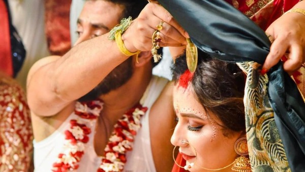 সামাজিক মতে বিয়ে রাজ–শুভশ্রীর