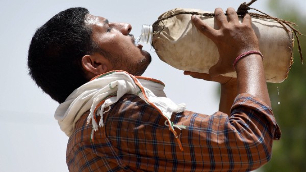 বৃষ্টিতে টান