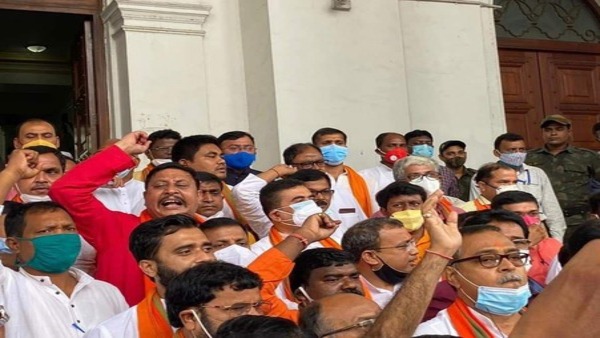 অধ্যক্ষের ভূমিকার প্রতিবাদেই ওয়াক আউট