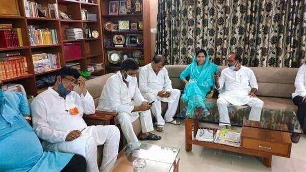 ভোটের ফলের পরেই অভিজিতের বাড়িতে তৃণমূলের নেতা-মন্ত্রী-সাংসদরা