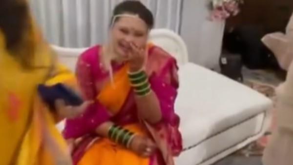 নববধূ কি করছেন