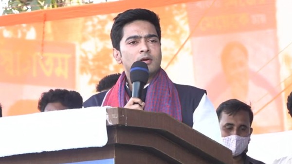 অশোক স্তম্ভের ব্যাচ বুকে আছে, পদ্মফুল নয় অশোক স্তম্ভের ব্যাচ বুকে আছে, পদ্মফুল নয়