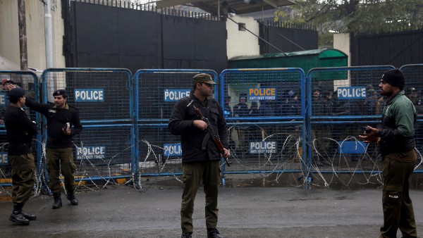  প্রশাসনকে হস্তক্ষেপের আবেদন