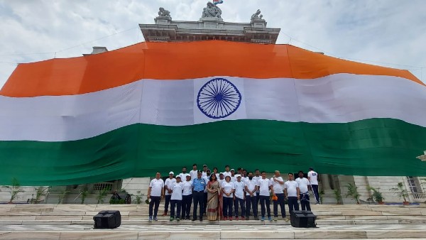 সকালে ভিক্টোরিয়া মেমোরিয়ালে অনুষ্ঠান সকালে ভিক্টোরিয়া মেমোরিয়ালে অনুষ্ঠান