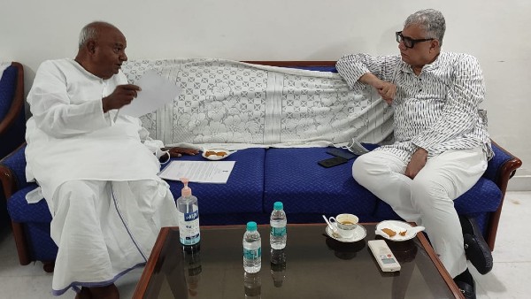 দেবেগৌড়ার বাসভবনে গিয়ে আলোচনা সারেন ডেরেক 