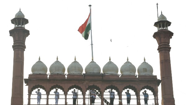 জাতীয় পতাকার নকশা কে তৈরি করেন