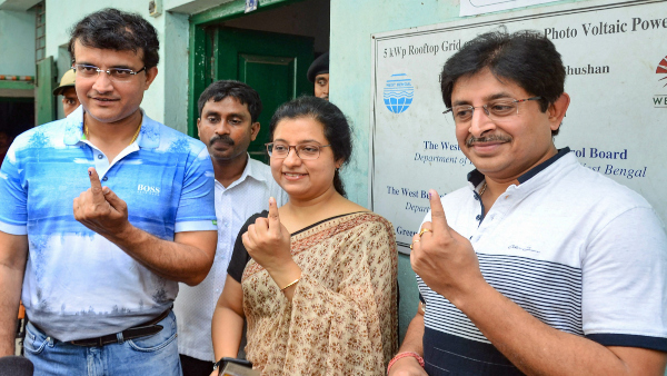 ফের অসুস্থ স্নেহাশিস ভর্তি হাসপাতালে, ইংল্যান্ড থেকে দাদার খোঁজ নিলেন বিসিসিআই সভাপতি সৌরভ ফের অসুস্থ স্নেহাশিস ভর্তি হাসপাতালে, ইংল্যান্ড থেকে দাদার খোঁজ নিলেন বিসিসিআই সভাপতি সৌরভ