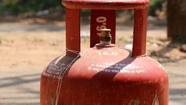 সিলিন্ডারের গায়ে লেখা কোডের রহস্য 