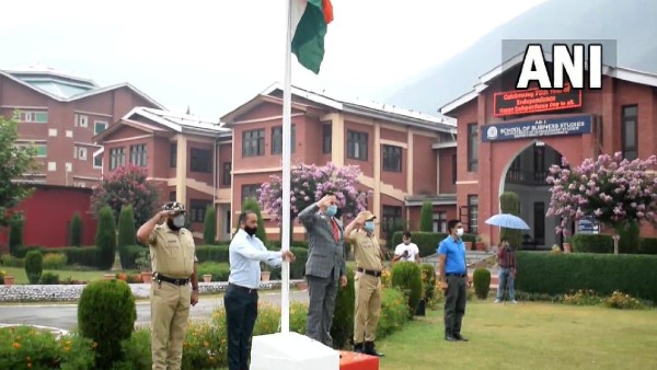 ভূস্বর্গে পালিত হল ১৫ অগাস্ট ভূস্বর্গে পালিত হল ১৫ অগাস্ট