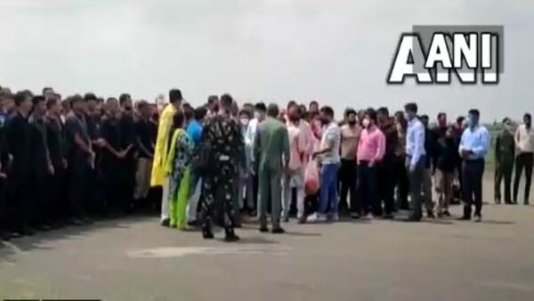 ১২০ জনকে নিয়ে ফিরল ভারতীয় বায়ুসেনার বিমান ১২০ জনকে নিয়ে ফিরল ভারতীয় বায়ুসেনার বিমান