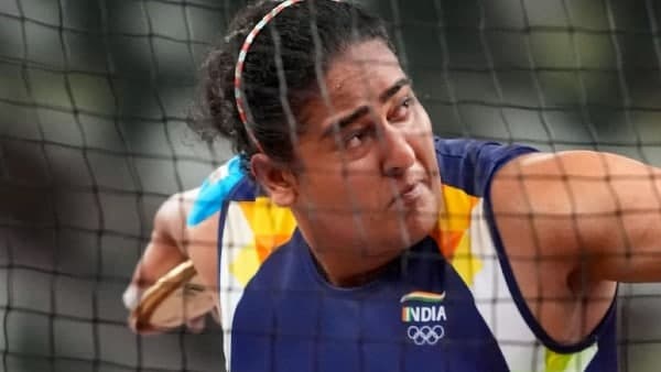 বৃষ্টি হল অন্তরায়?