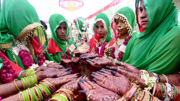 চোখে কালো চশমা, পরে শার্ট পরে কনে যান বিয়ের মঞ্চে!