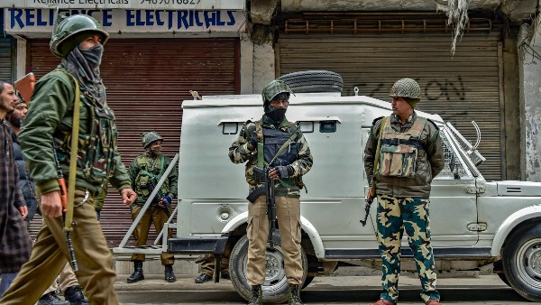 জম্মু ও কাশ্মীরের প্রায় ১৪টি জেলায় হানা এনআইএ-র