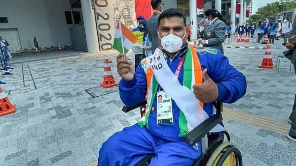 ভারতের পতাকা হাতে টেক চাঁদ