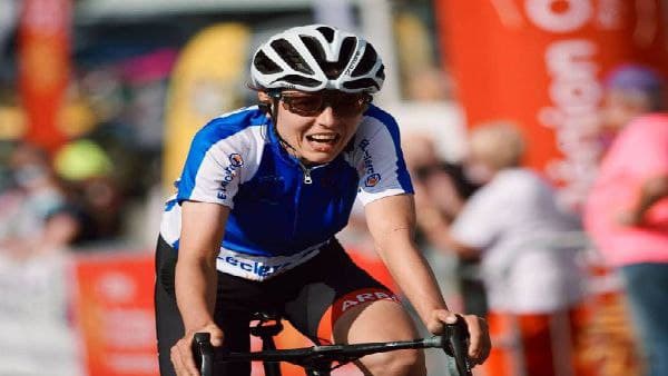 কুর্নিশ বিশ্বের