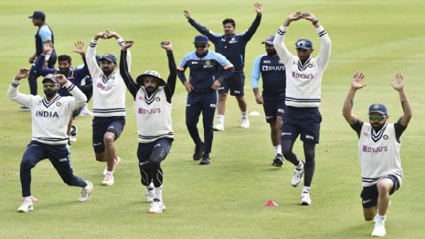পূজারার পাশে পূজারার পাশে