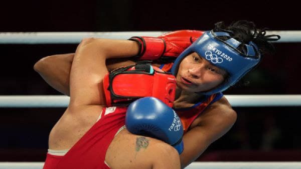 ছুটিতে বাড়িতে