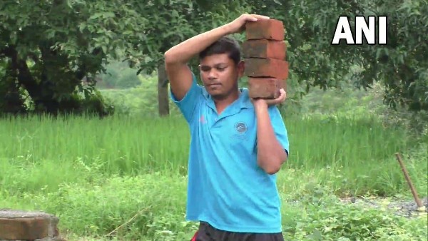  বিশ্বকাপার এখন দিনমজুর