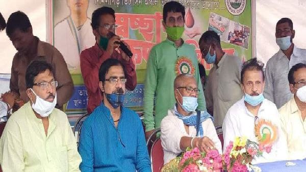 বিধায়কের ফুল টস ডেলিভারি
