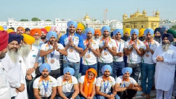 ভারতীয় হকি দলকে উষ্ণ অভ্যর্থনা ভারতীয় হকি দলকে উষ্ণ অভ্যর্থনা