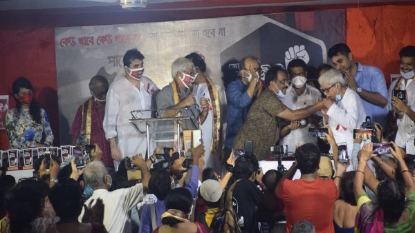 যৌথ রান্না ঘরই সময়ের দাবি মেনে আজ শ্রমজীবী ক্যান্টিন যৌথ রান্না ঘরই সময়ের দাবি মেনে আজ শ্রমজীবী ক্যান্টিন