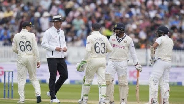 বাকযুদ্ধে বুমরাহ