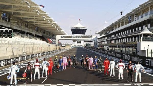 করোনা আবহে করোনা আবহে