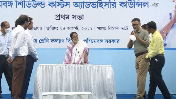 মমতার নির্দেশেই খেলা হবে মমতার নির্দেশেই খেলা হবে