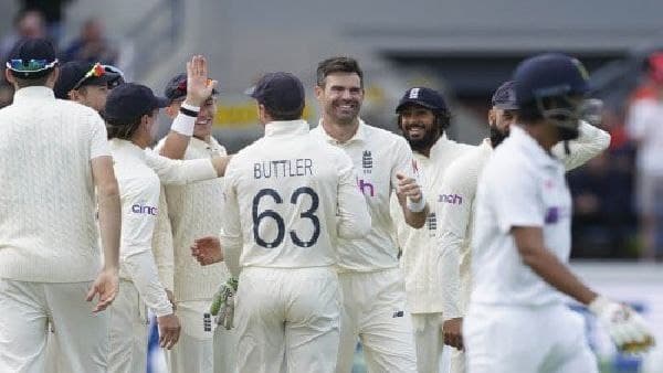 কলঙ্ক এড়াল শেষ উইকেট জুটি