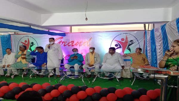 দলীয় কর্মী খুনে অভিযুক্ত 'সমাজসেবী'! দলীয় কর্মী খুনে অভিযুক্ত 'সমাজসেবী'!