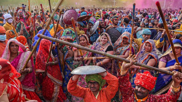  লাঠমার হোলি কীভাবে পালিত হয়