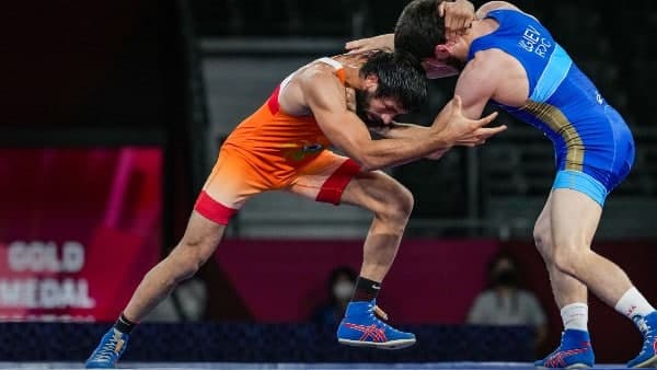 রুপো জিতলেন রবি