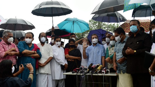  পার্লামেন্টের বাইরে মক পার্লামেন্ট 