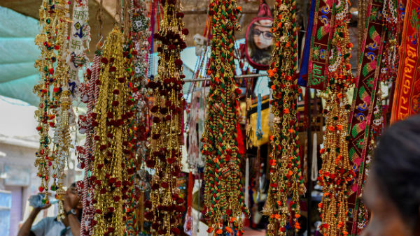 ধারালো উপহার বোনকে নয় ধারালো উপহার বোনকে নয়