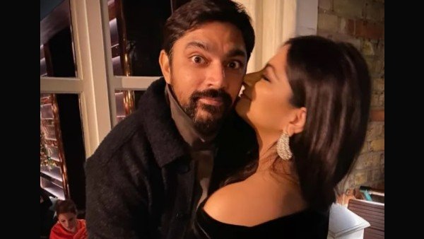 ১৩ বছরের প্রেম পেল স্বার্থকতা! ১৩ বছরের প্রেম পেল স্বার্থকতা!