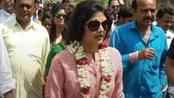 অভিষেকের ত্রিপুরা যাত্রা থেকে সায়নীর সামনে বাধা 